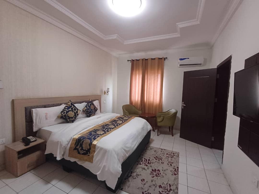 deluxe-bedroom-2